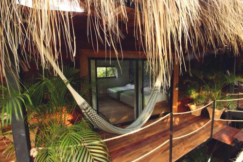 Un jardín fuera de Hotel Noga