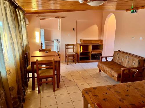 a living room with a table and a couch at Makrygialos-Atlantis in Makrýgialos