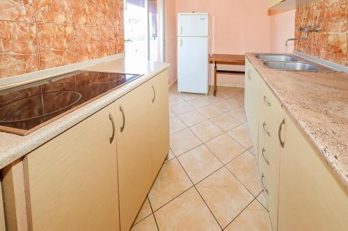 a kitchen with a sink and a counter top at Makrygialos-Atlantis in Makrýgialos