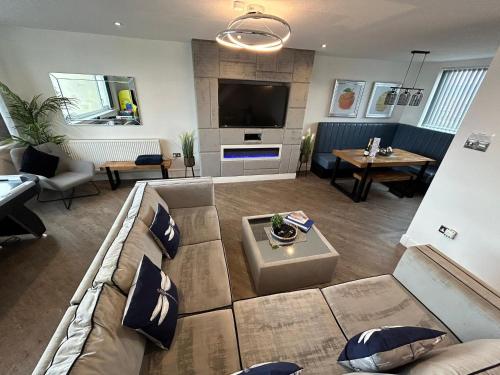 a living room with a couch and a tv at Seaview House in Thornton