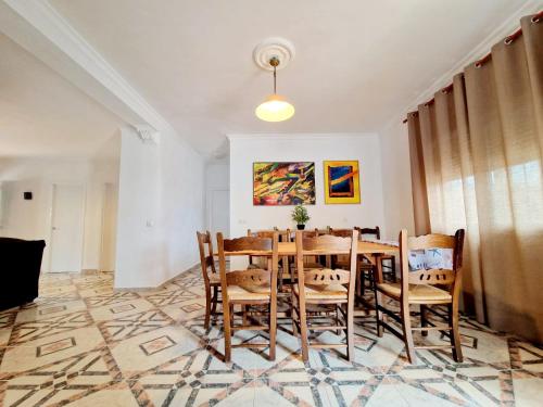 a dining room with a table and chairs at Librada de las olas in Cádiz