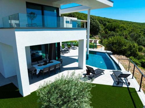 Πισίνα στο ή κοντά στο Luxury villa 45 with infinity pool