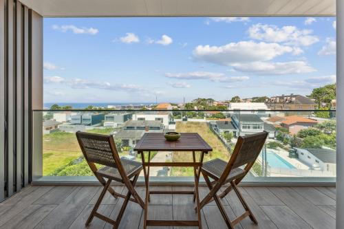 a table and two chairs on a balcony with a view at GuestReady - Beautiful getaway in Gaia in Vila Nova de Gaia