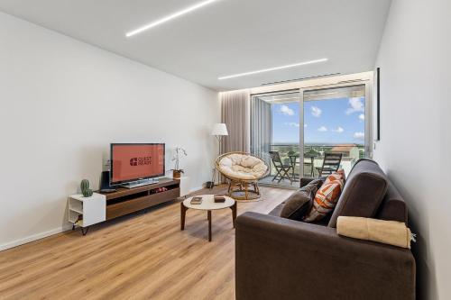 a living room with a couch and a television at GuestReady - Beautiful getaway in Gaia in Vila Nova de Gaia