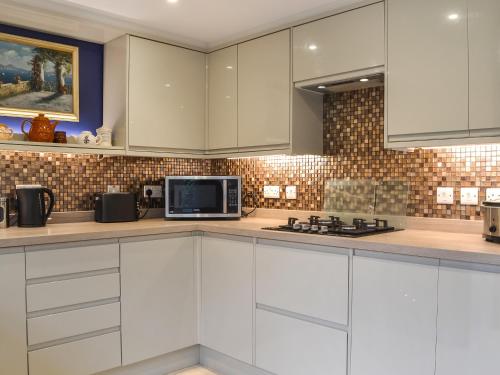 Una cocina o zona de cocina en Seaside Grandad's