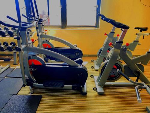 Fitness centrum a/nebo fitness zařízení v ubytování Urban Park Suites Hotel