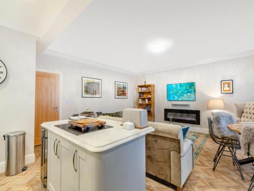 Una cocina o cocineta en Derwent House Apartments - Everley - Uk46785