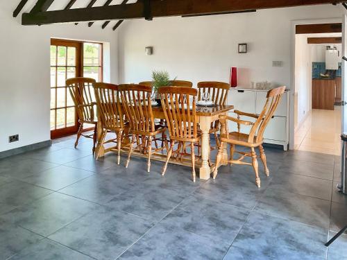 Dapur atau dapur kecil di Rowdecroft Farm Cottage