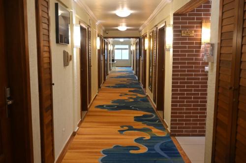 a hallway with a carpet of carpets at Grand Hôtel Aéroport, Douala in Douala