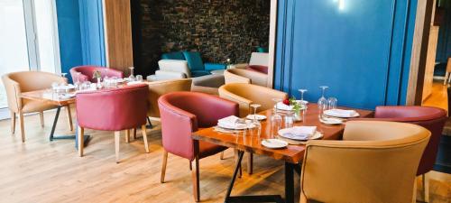 a dining room with tables and chairs at Sentido Marillia Resort & Spa in Hammamet