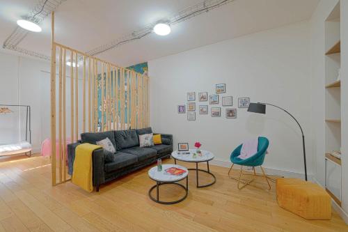 Fresh large studio for 4