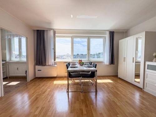 Bright Sunny Studio, AC, 15min to the city center, Smart TV
