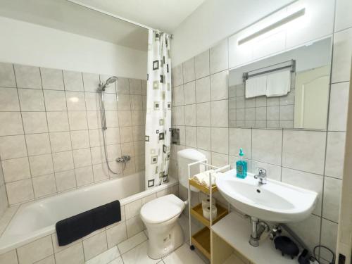 Bright Sunny Studio, AC, 15min to the city center, Smart TV