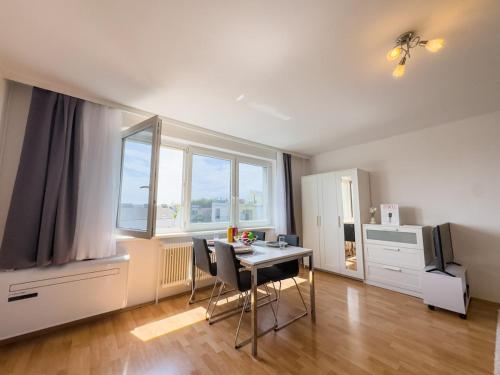 Bright Sunny Studio, AC, 15min to the city center, Smart TV