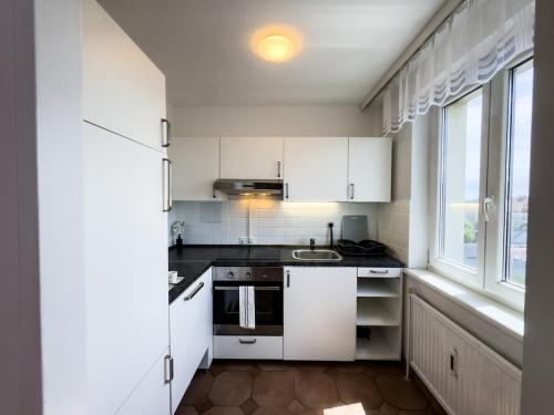 Bright Sunny Studio, AC, 15min to the city center, Smart TV