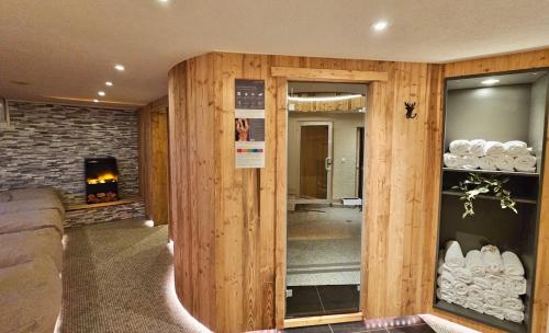 A bathroom at Appart Laijola