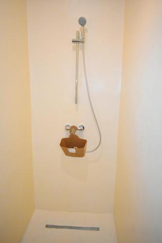 a bathroom with a shower with a toilet at VILLA SALAM, Maison D'hôte in Mezraya
