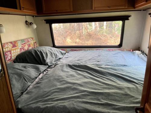 Cama o camas de una habitación en Ubytování v divočině