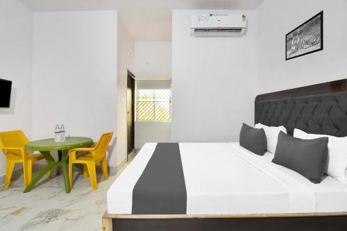 Ένα ή περισσότερα κρεβάτια σε δωμάτιο στο Hotel O Kasturi And Banquet Hundur Halt