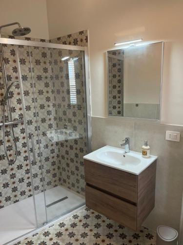 a bathroom with a sink and a shower at Camere al Borgo Affittacamere in Monteprandone
