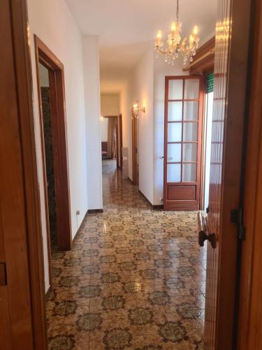 an empty hallway with a chandelier and a hallway with a hallwayngthngth at Casa Verde in Taviano