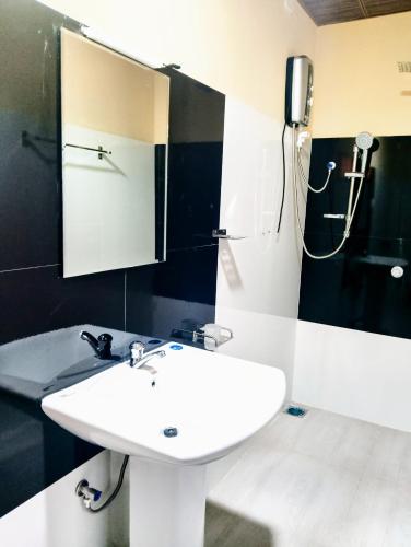 Un baño de Sigiri Nethu Home Stay