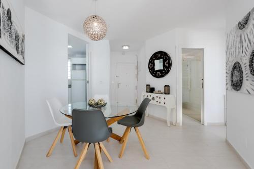 WintowinRentals Relax & Frontal Sea View in Fuengirola