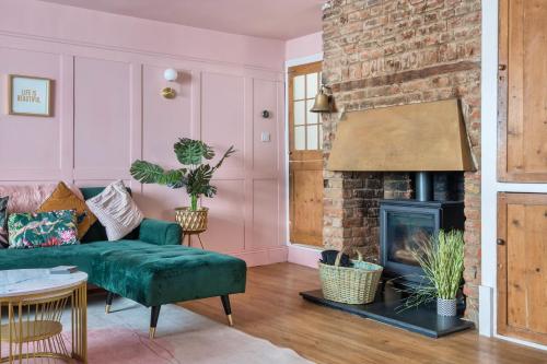 Χώρος καθιστικού στο Georgian Coach House in a Prime Location in Deal