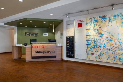 El vestíbulo o zona de recepción de TownePlace Suites by Marriott Albuquerque North