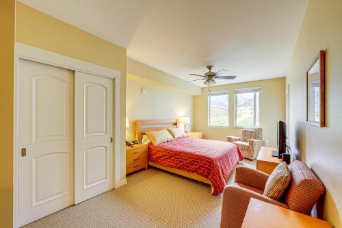 Ένα ή περισσότερα κρεβάτια σε δωμάτιο στο 100 Steps to Gondola Cozy Winter Park Condo!