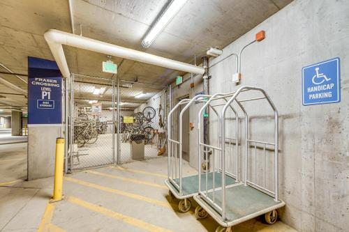 Ένα μπάνιο στο 100 Steps to Gondola Cozy Winter Park Condo!