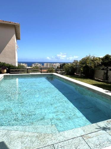Villa moderne pour 8 personnes - Vue sur Nice !