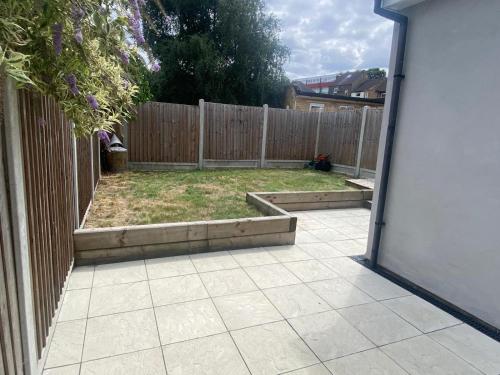 Taman di luar Spacious 3 Bed flat Belvedere Dartford