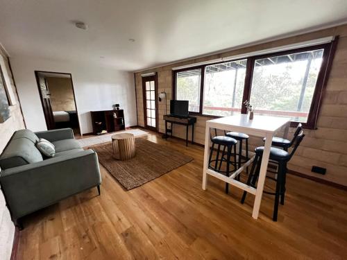 Posezení v ubytování Grey Gum - spacious one bedroom apartment