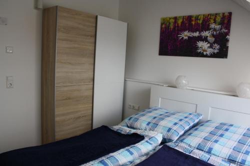 Postel nebo postele na pokoji v ubytování Ferienwohnung am Fuße der Burg Hohenzollern