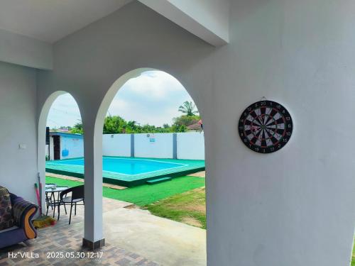 Bazén v ubytování PRIVATE VILLA 6room near beach,wifi,netflix,fullchannel astro,privatepool,karaoke,cuckoo walking to beach nebo v jeho okolí