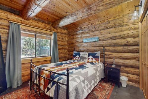 a bedroom with a bed in a log cabin at Sunriver Log Cabin in Bend