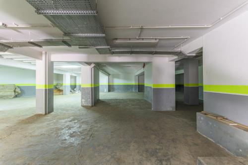 an empty room with yellow and blue stripes on the ceilings at Jounieh Living - Residences by Local Host in Ed Dkârîne