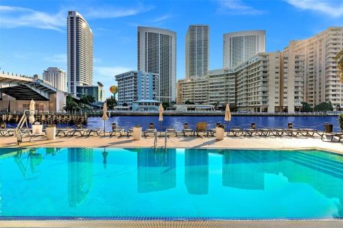 Πισίνα στο ή κοντά στο STUDIO Pool Beach Gym Studio in Hallandale