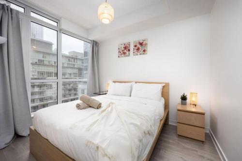 Ένα ή περισσότερα κρεβάτια σε δωμάτιο στο Top Graded Metropolitan Suite with Free Parking
