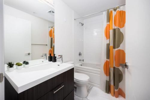 Ένα μπάνιο στο Top Graded Metropolitan Suite with Free Parking