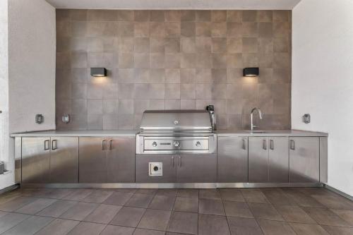 Kúpeľňa v ubytovaní Arts District Condo, Walk to Little Tokyo Plaza