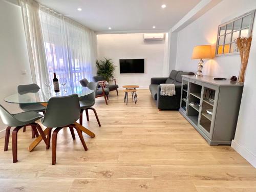 Torremolinos Sea View Apartment Pool and Beach