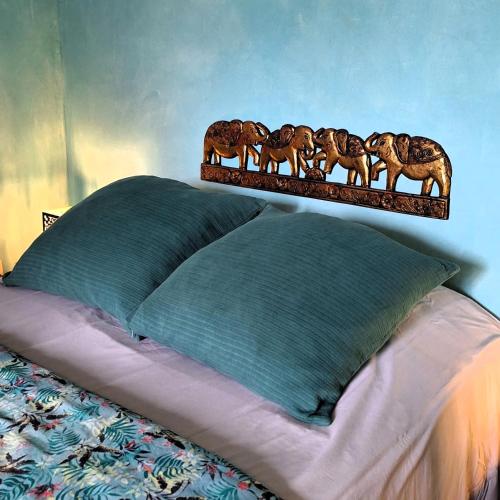 Ein Bett oder Betten in einem Zimmer der Unterkunft Atlantic Hôtel
