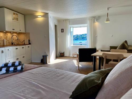Seafront Studio Porat