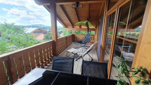 a balcony with a table and chairs on a house at RoSa Seeblick in Steingädele