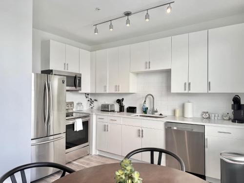 Dapur atau dapur kecil di 2B2B Condo in ATL Penthouse level 542Blvd402