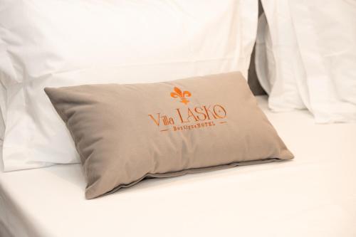 a pillow sitting on top of a bed at Vila Lasko Hotel in Golem