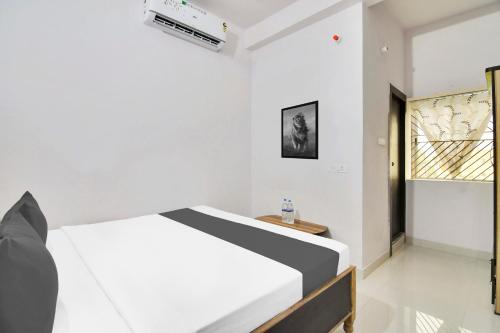 Ένα ή περισσότερα κρεβάτια σε δωμάτιο στο Hotel O Kasturi And Banquet Hundur Halt