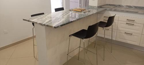 Una cocina o cocineta en Tarrafal Elegância